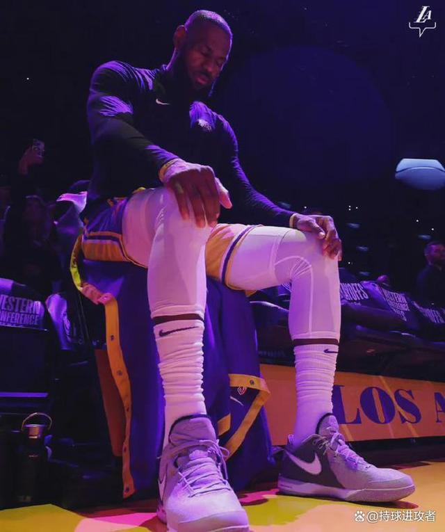 SKT带队取胜！，穆雷重要时刻表现优异观众掌声雷动(穆雷tk11)